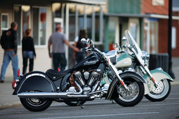 2013-Indian-Chief-Classic_Black-and-White_View